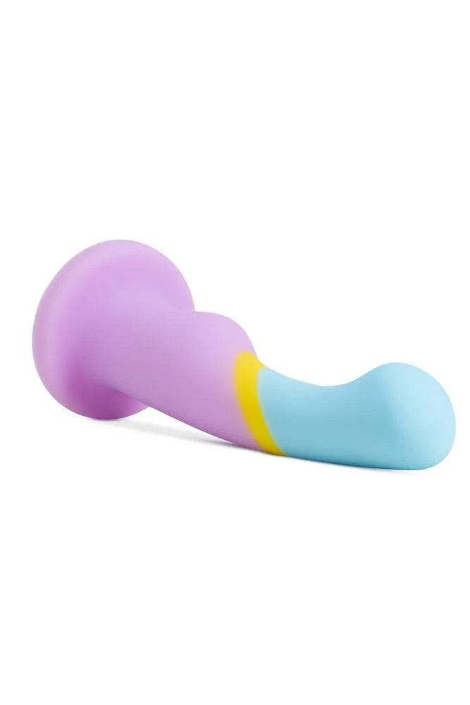 Blush Novelties - Avant - D14 - Heart of Gold Silicone Curved Dildo - Image 5